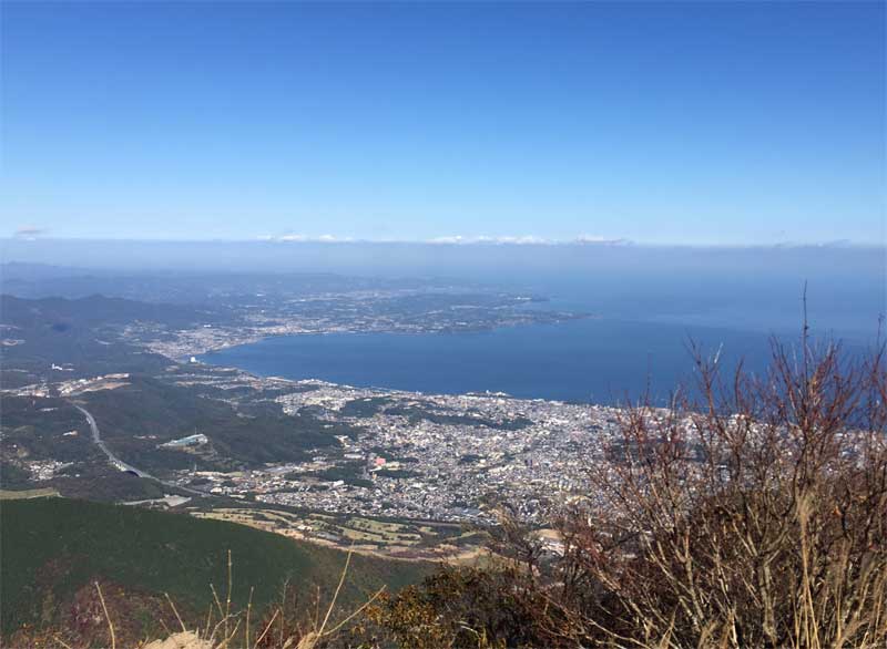 鶴見岳山頂より東を望む