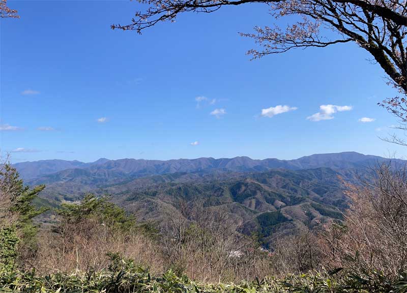 栃山山頂から見える山並み